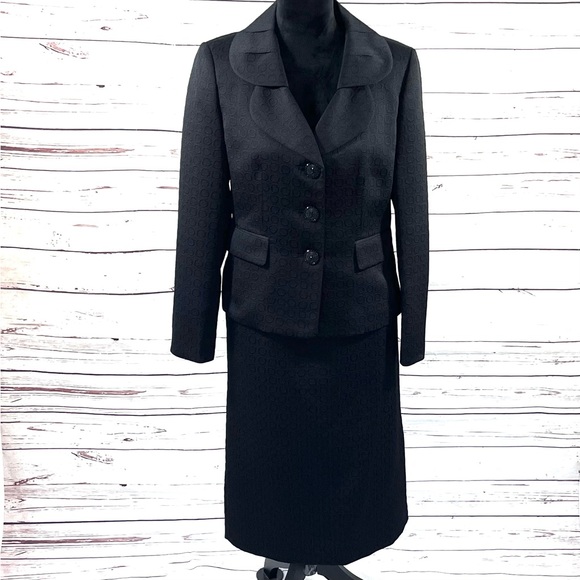 LE SUIT Women's 2PC Skirt Suit Blazer Buttons Black Quilted Size 10